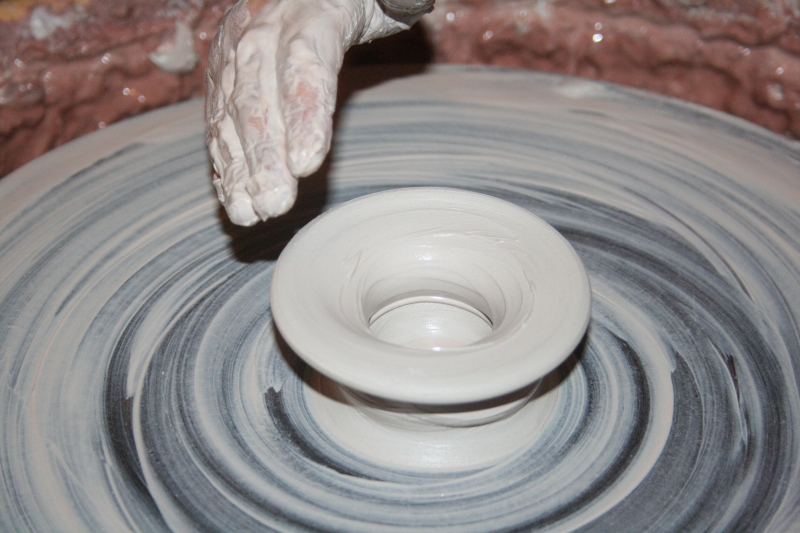 sculpture-COURSEGOULES-min_wheel-ceramic-artist-craft-pottery-material-555860-pxhere.com